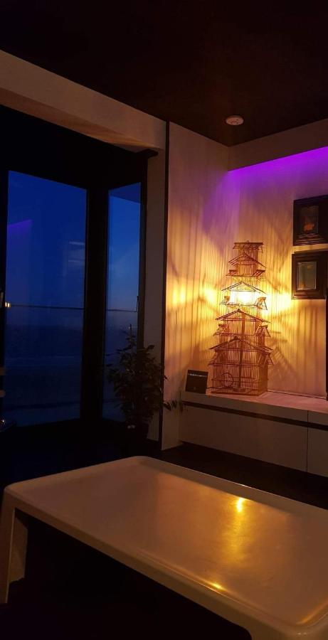 Modern Appartement Met Frontaal Zeezicht En Prive Parking Knokke-Heist Bagian luar foto
