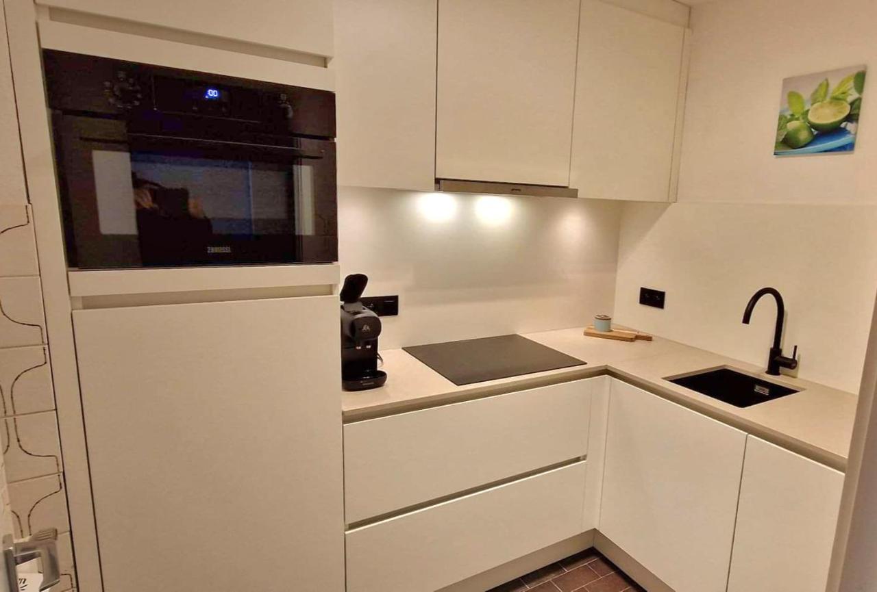 Modern Appartement Met Frontaal Zeezicht En Prive Parking Knokke-Heist Bagian luar foto