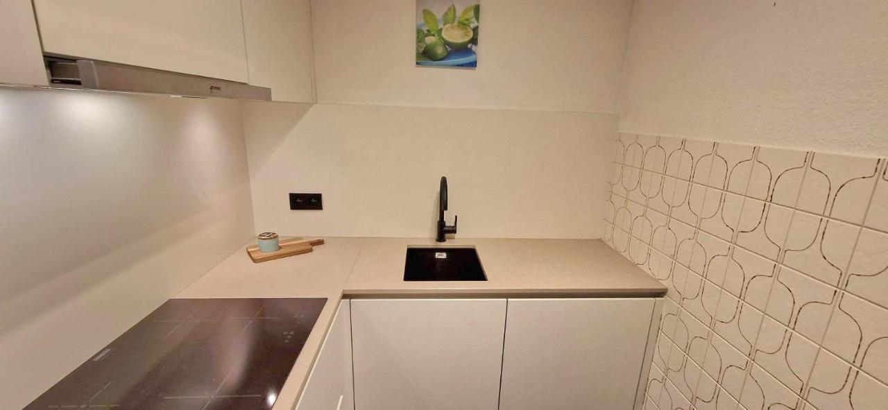 Modern Appartement Met Frontaal Zeezicht En Prive Parking Knokke-Heist Bagian luar foto