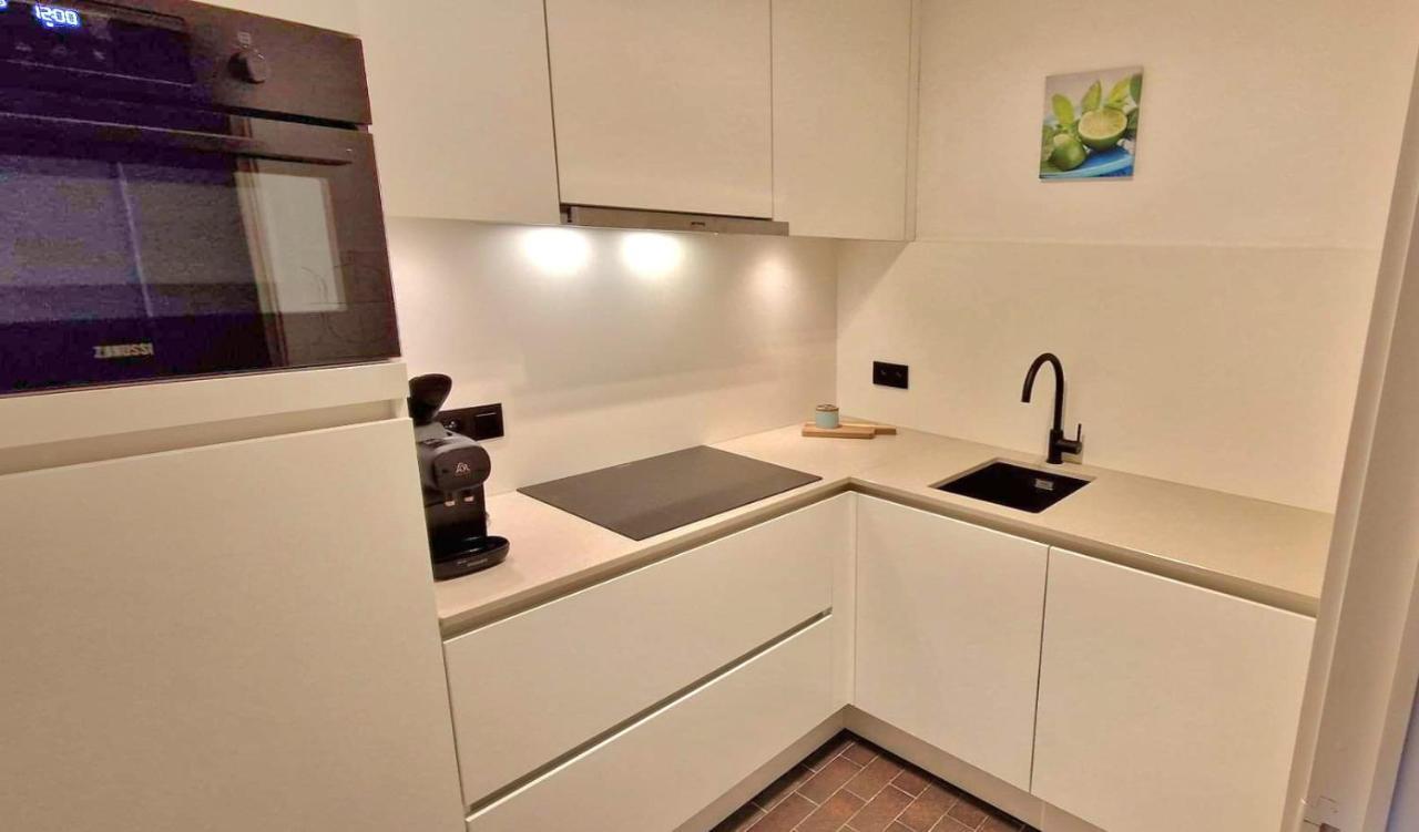Modern Appartement Met Frontaal Zeezicht En Prive Parking Knokke-Heist Bagian luar foto